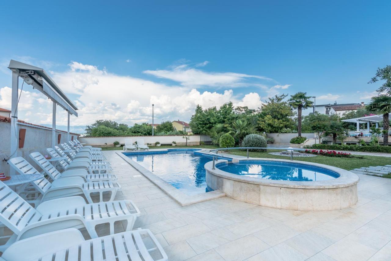 Pansion Dujmovic 2 Aparthotel โพราต ภายนอก รูปภาพ