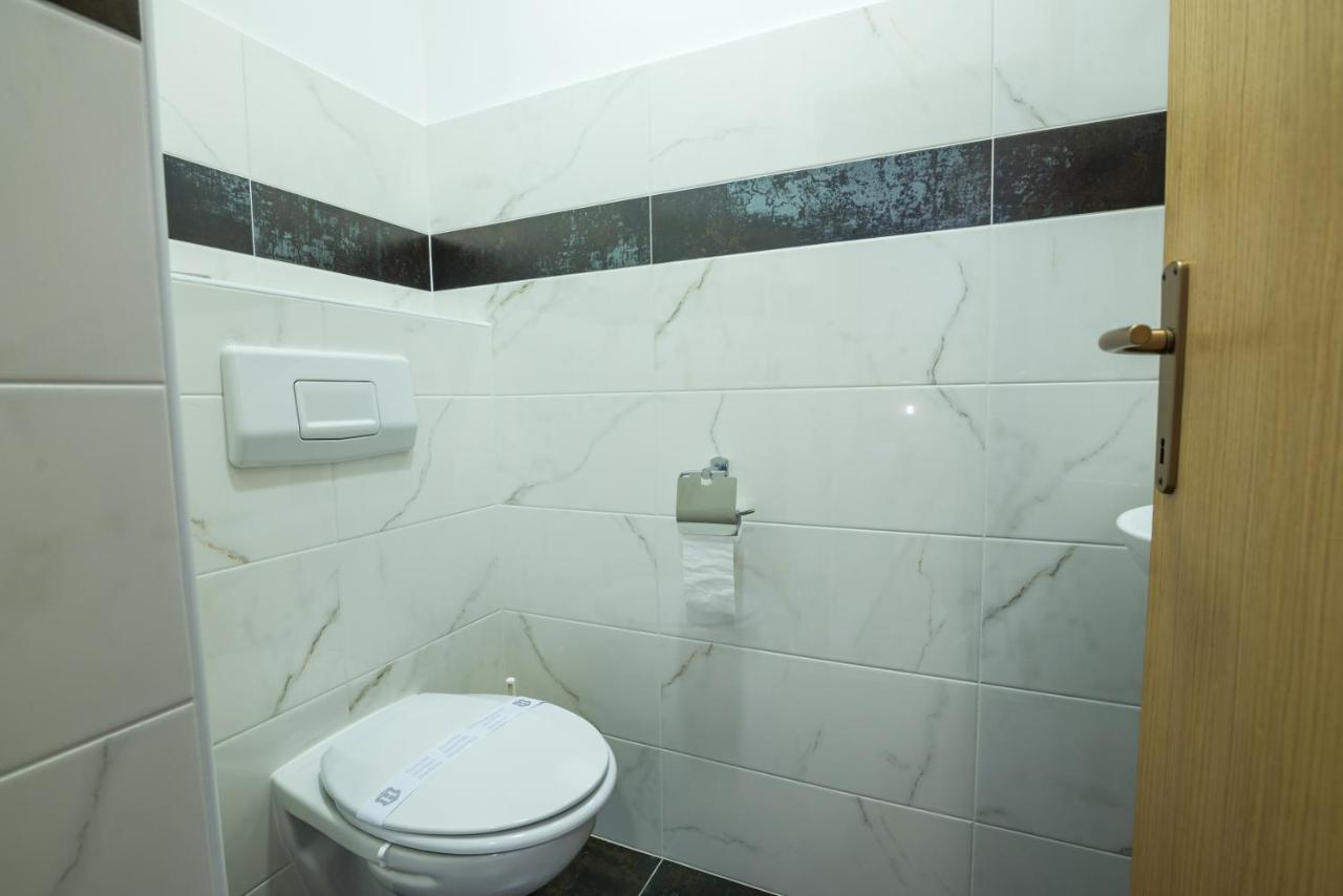 Pansion Dujmovic 2 Aparthotel โพราต ภายนอก รูปภาพ