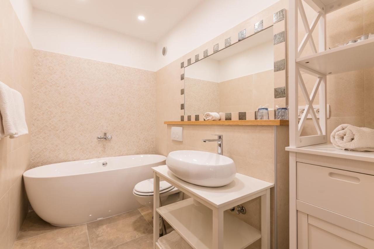 Pansion Dujmovic 2 Aparthotel โพราต ภายนอก รูปภาพ