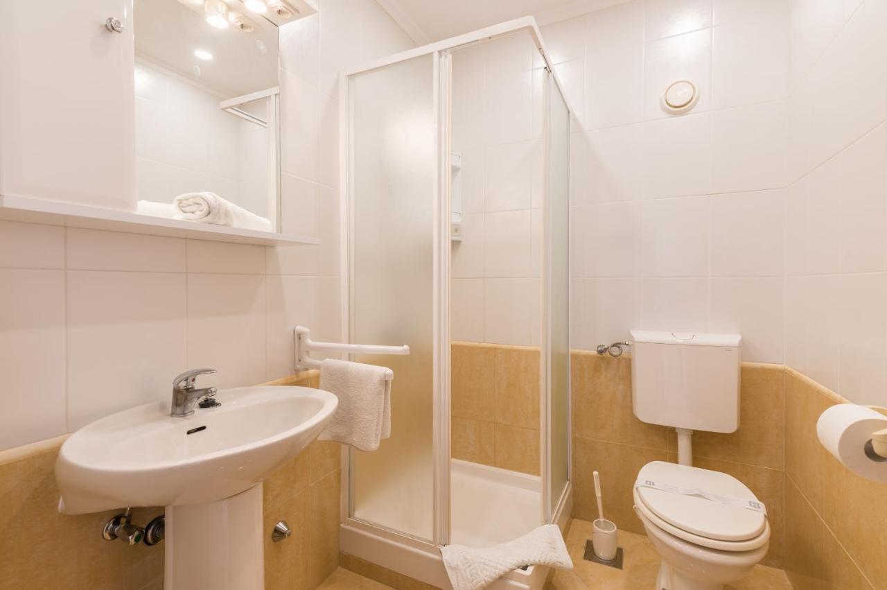 Pansion Dujmovic 2 Aparthotel โพราต ภายนอก รูปภาพ